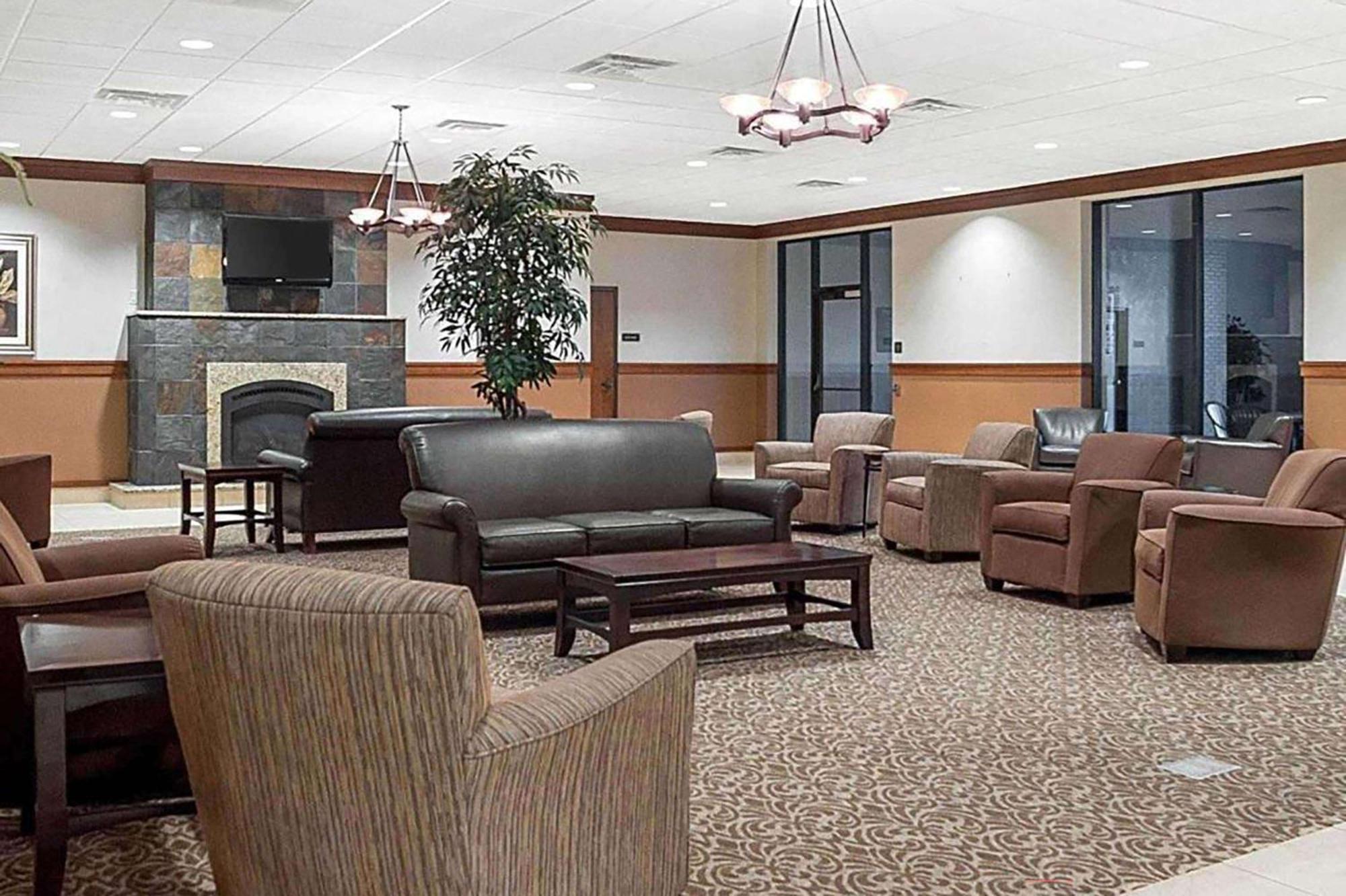 Hotel Baymont By Wyndham Conference Center & Water Park 2*