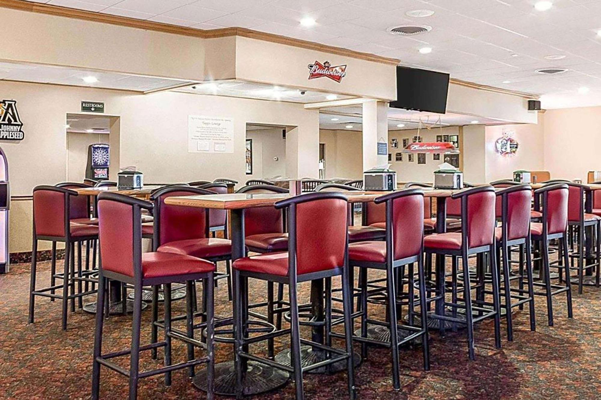 Baymont By Wyndham Conference Center & Water Park Hotel 2*
