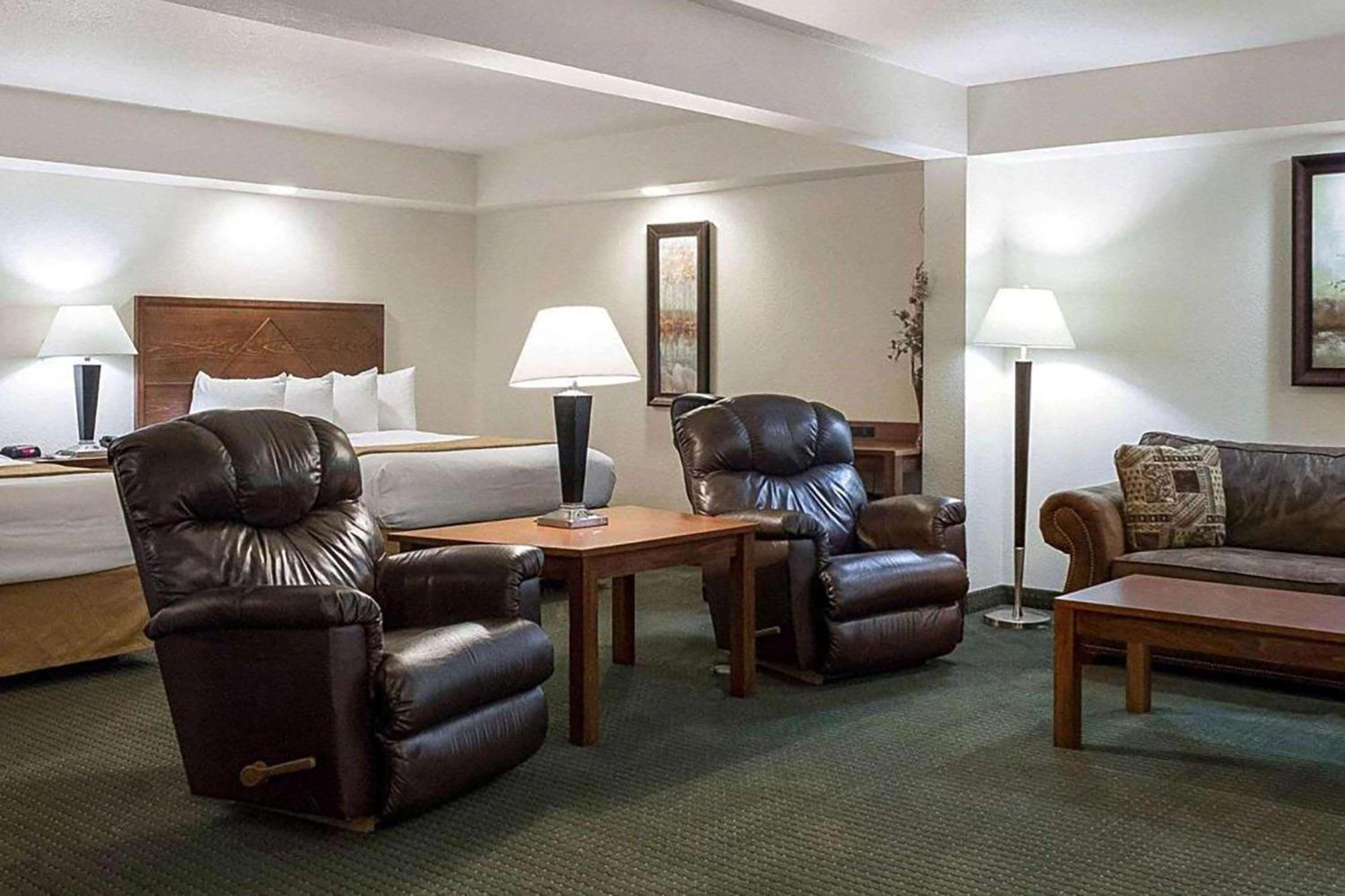 Baymont By Wyndham Conference Center & Water Park 2*